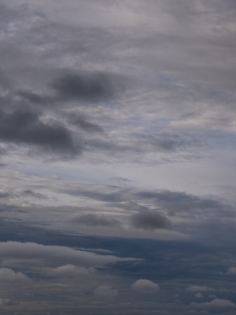 Un peu de ciel, beaucoup de nuages.