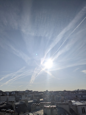 Le soleil ce matin, 10 juillet 2025. Une photo prise pour quelqu'un mais pas envoyée.